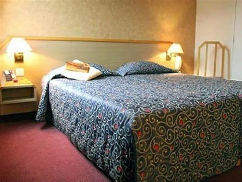 Western Le Montmartre - Saint Pierre Otel