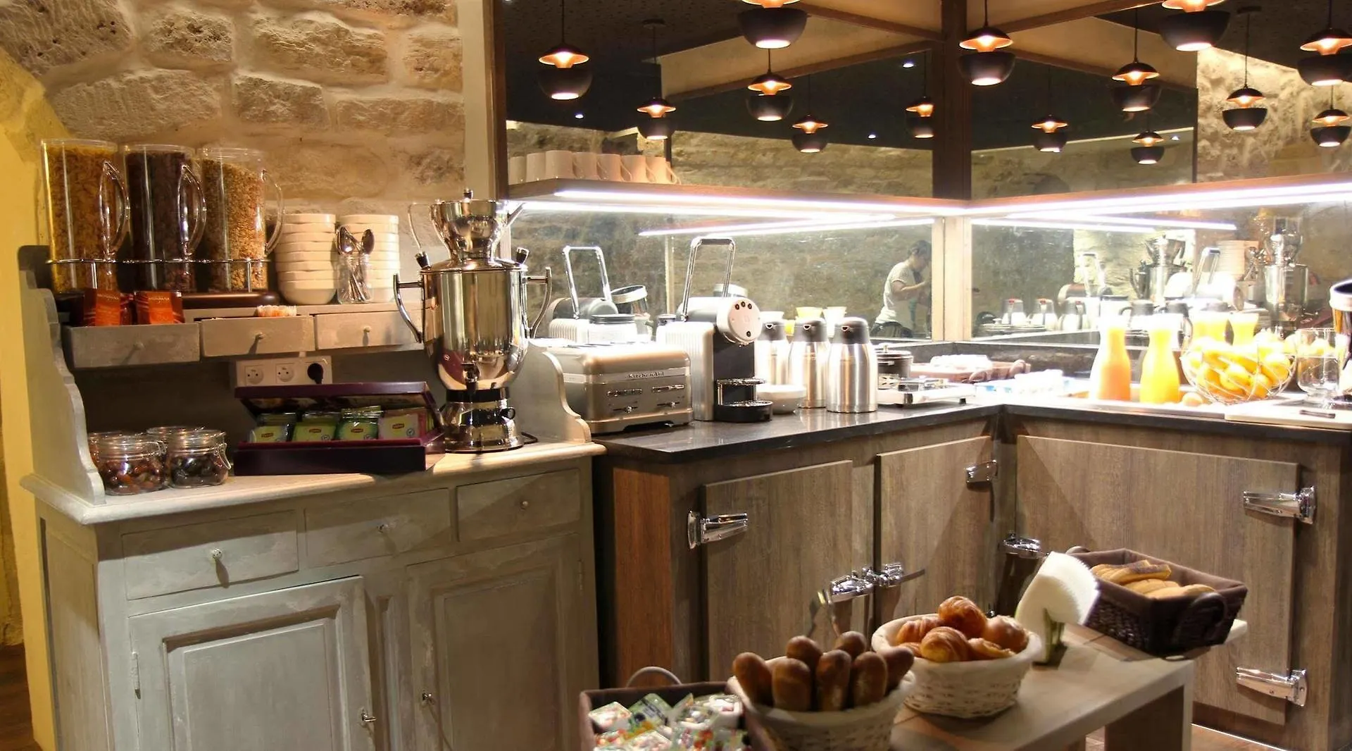 Western Le Montmartre - Saint Pierre 3*